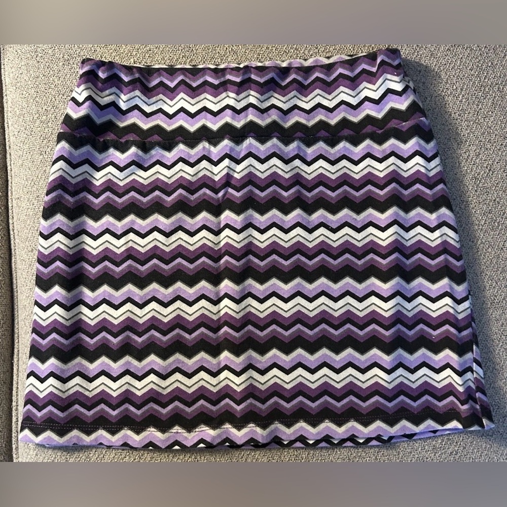Girl’s Star Ride Chevron Patterned Purple and Black Skirt Size 14/16